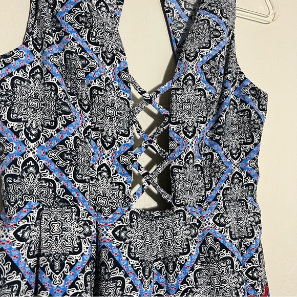 Papaya Backless Plunging Neckline Romper NWOT - Picture 6 of 7